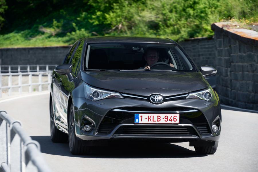  Toyota Avensis Sedan (T270) 2015 года  (фото 12 из 34)
